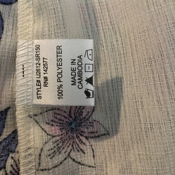 Short Sleeve Cardigan Size Medium - Picture 4 of 4